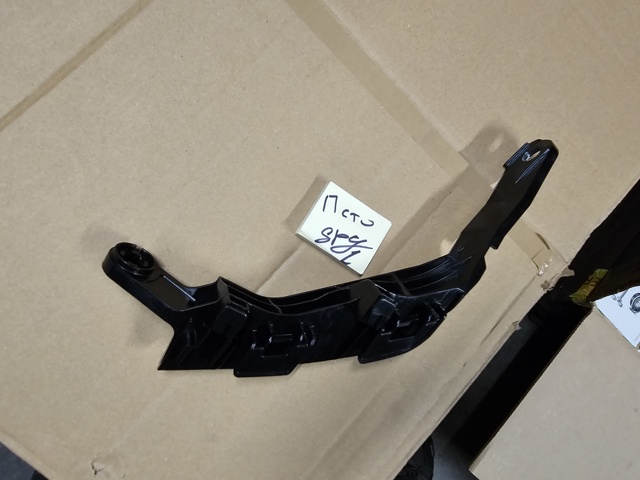 Кронштейн бампера заднього, правий 5256242060 TOYOTA