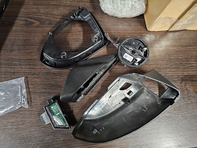 Корпус дзеркала заднього виду, правий 5G1857508EP9B9 VAG