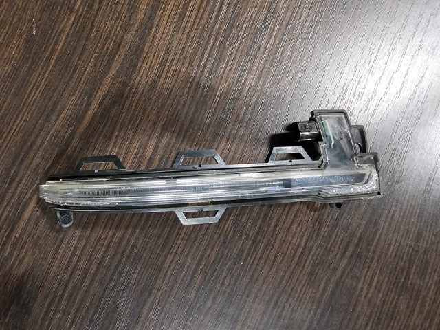 Покажчик повороту дзеркала, правий 63137291218 BMW