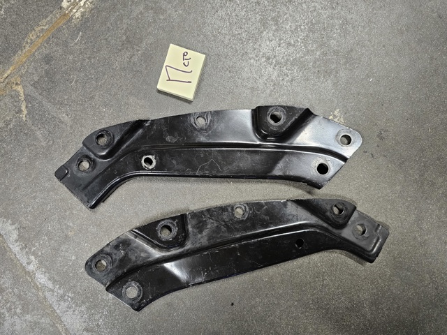 Кронштейн супорта радіатора нижнього 6R0805932C VAG