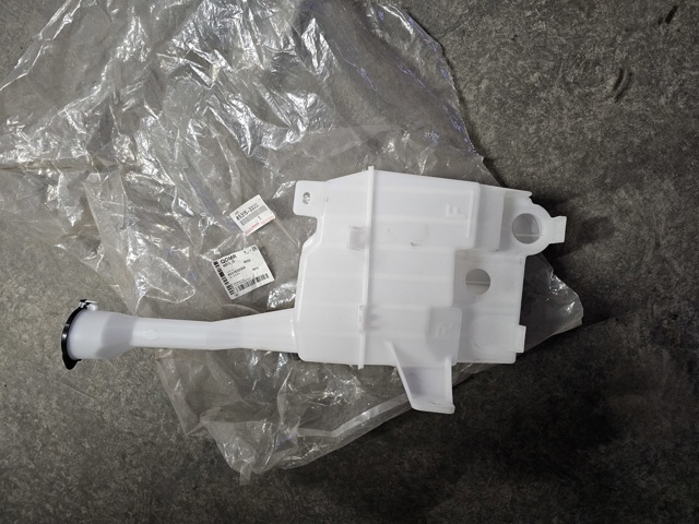 Бачок омивайки 8531533300 TOYOTA