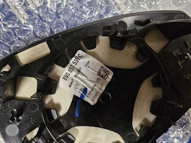 Скло дзеркала заднього виду, лівого 8V0857535C VAG