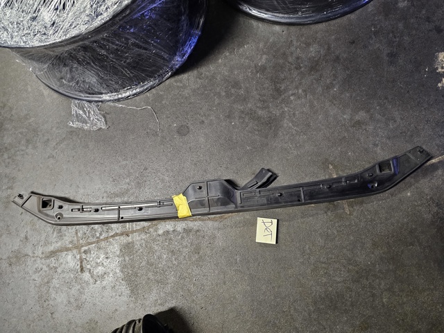 Ущільнювач капота 8W0823124 VAG