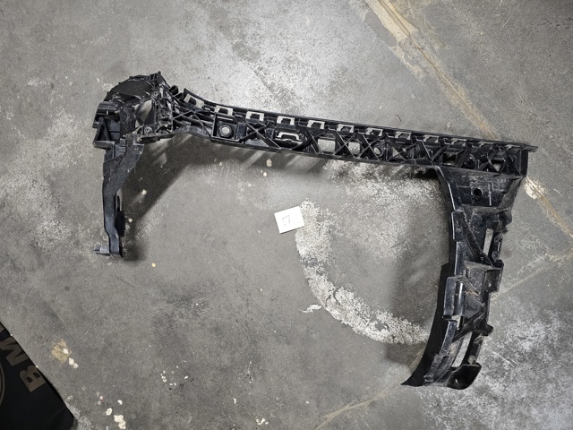 Напрямна заднього бампера, права A2138850463 MERCEDES