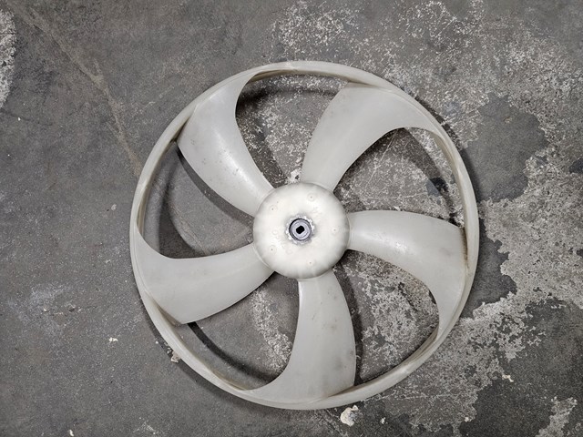 PE0115140 Mazda вентилятор/крильчатка радіатора охолодження, лівий