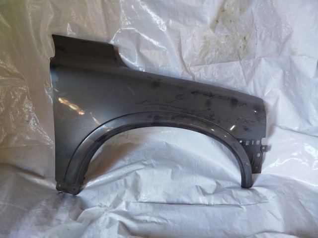 Переднє праве крило 30796495 VOLVO