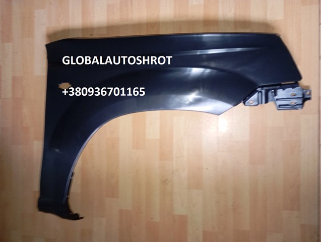Переднє праве крило 631128H400 NISSAN