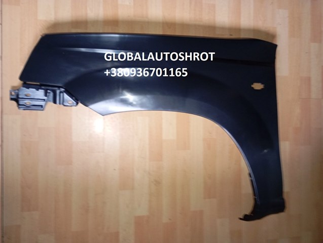 Бічна частина передня ліва 631138H700 NISSAN
