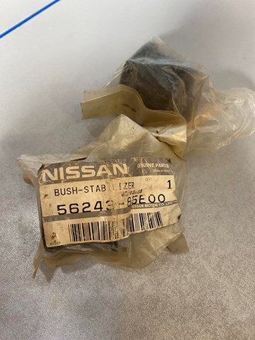 Задня втулка стаб. 5624385E00 NISSAN