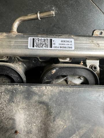 Рампа форсунок системи упорскування палива 04627892AB CHRYSLER