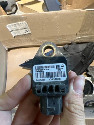 Датчик подушки безпеки 04896061AA CHRYSLER