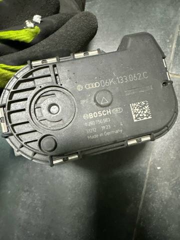 Заслінка повітряна 06K133062C VAG