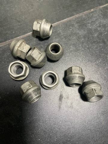 Гайка колеса 102700200B TESLA