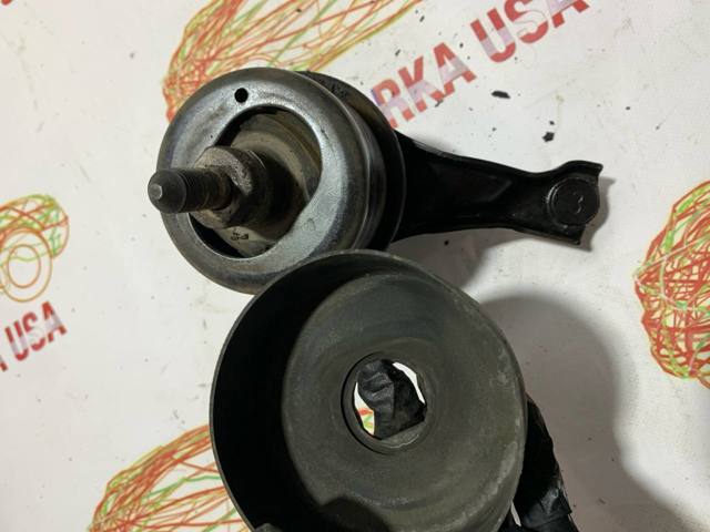 Подушка (опора) двигуна, права передня 123620V060 TOYOTA