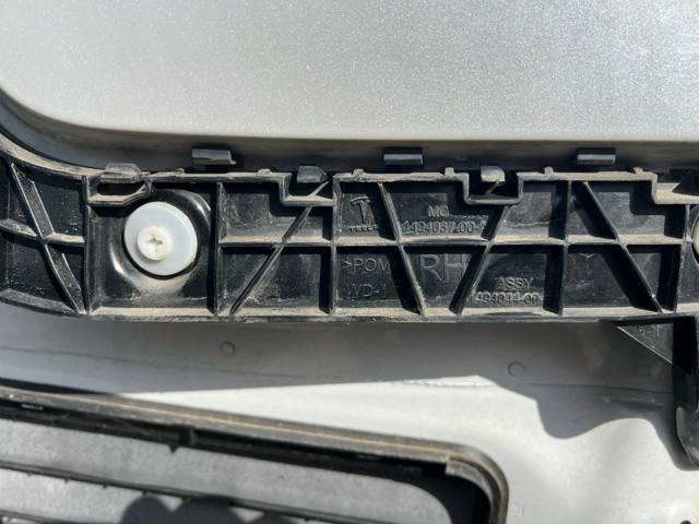 Кронштейн бампера заднього, зовнішній правий 149403700A TESLA