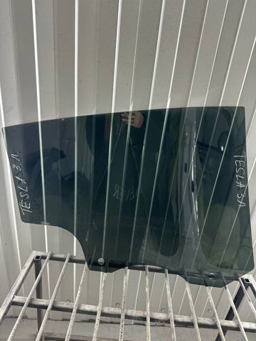 Скло задньої двері лівої 149550600B TESLA