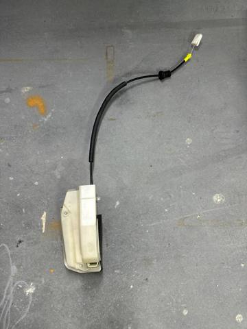 Замок задніх дверей, лівих Tesla Model 3