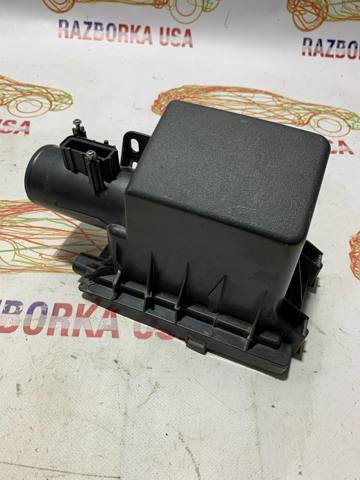 Корпус повітряного фільтра, верхня частина 1770537200 TOYOTA