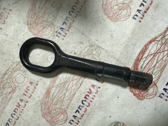 Крюк буксирувальний передній 1T0805615A VAG