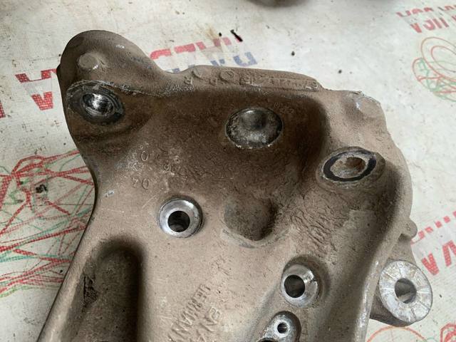 Кулак поворотний передній лівий 31216792287 BMW