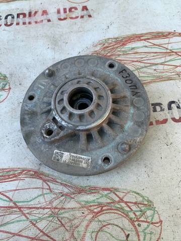 Кріплення переднього амортизатора 31305A3D513 BMW