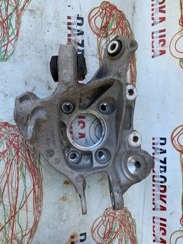 Цапфа поворотна права 33306899304 BMW