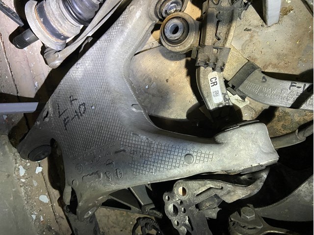Балансир задній нижній, лівий 33326865897 BMW