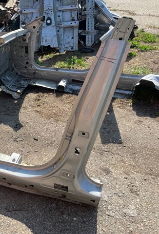 Отвір передніх лівих дверей 41007298175 BMW