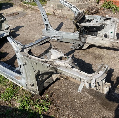 Панель бризковика (лонжерону) моторного відсіку, права 41007377916 BMW