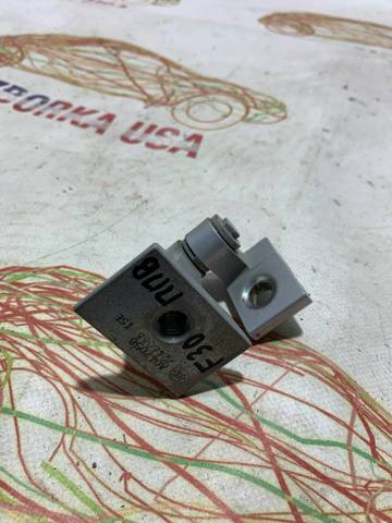 Петля передніх дверей права 41517284534 BMW
