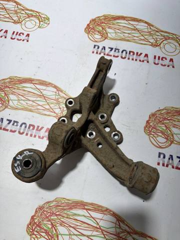 Кулак поворотний правий 4230433060 TOYOTA