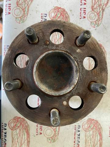 Маточина задня ліва 4246033030 TOYOTA