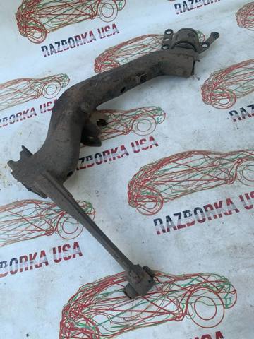 Важіль задньої підвіски нижній, лівий 4872005011 TOYOTA