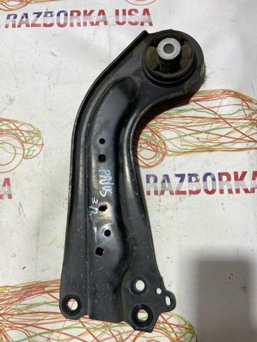 Важіль/тяга задньої підвіски подовжній нижній, правий 4876047010 TOYOTA