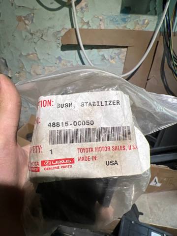 Втулка стабілізатора переднього 488150C050 TOYOTA
