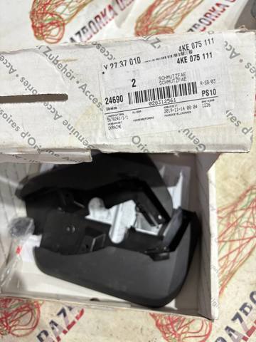 Бризковики задні, комплект 4KE075111 VAG