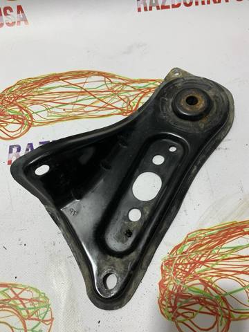 Кронштейн передньої балки 5103507010 TOYOTA