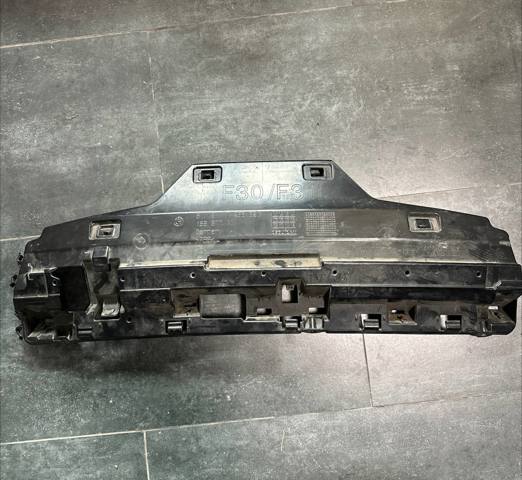 Кронштейн бампера заднього, центральний 51127256921 BMW