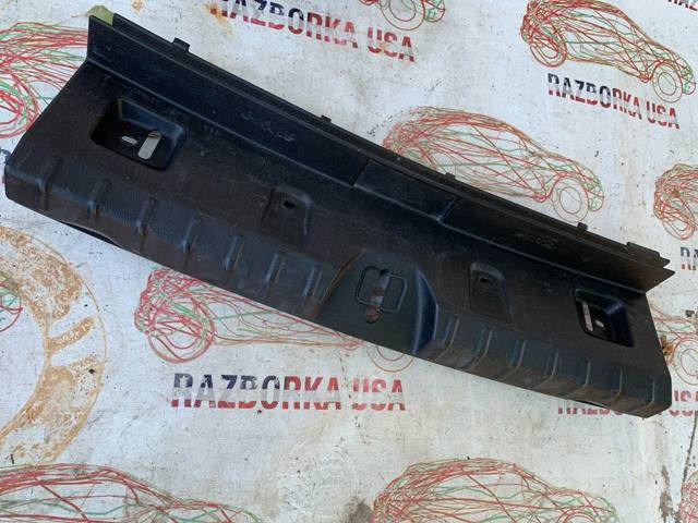 Облицювання задньої панелі багажника 51477351650 BMW