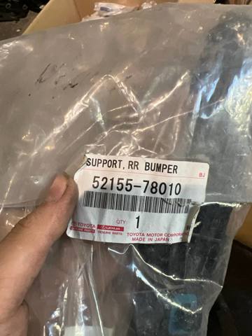 Кронштейн бампера заднього, правий 5215578010 TOYOTA