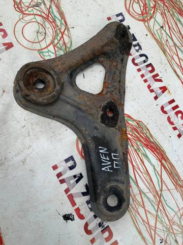 Кронштейн передньої балки 5225705020 TOYOTA