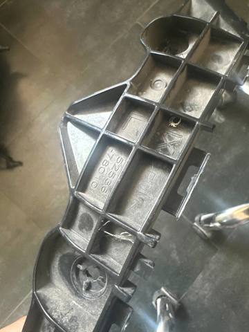 Кріплення бампера 5253678010 TOYOTA