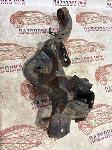 Важіль/тяга задньої підвіски подовжній нижній, правий 555014EG0A NISSAN