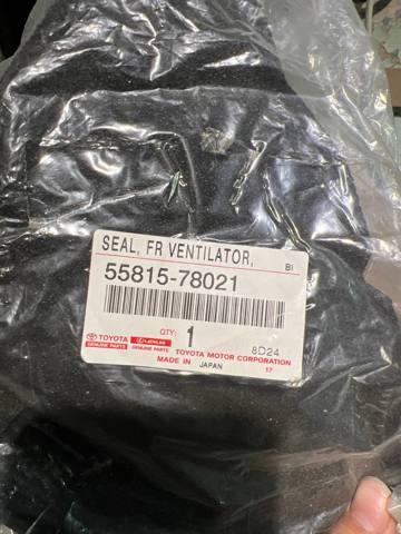 Заглушка жабо збоку 5581578021 TOYOTA