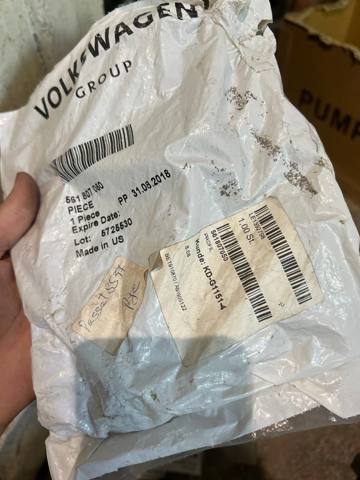 Напрямна переднього бампера, права 561807050 VAG