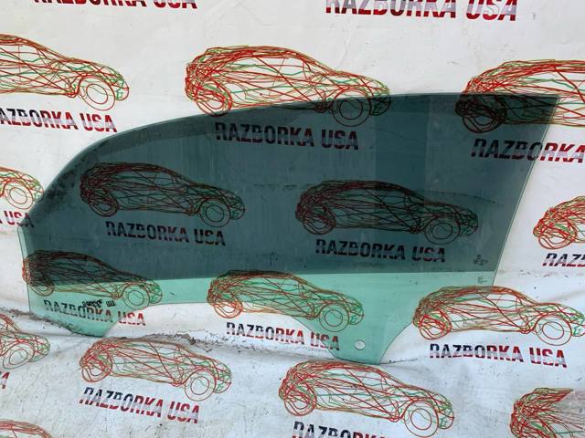 Скло пасажирських дверей 5C5845202 VAG