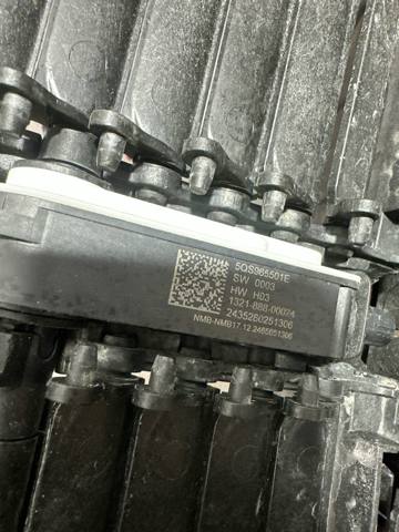 Привід (моторчик) жалюзі радіатора 5QS965501E VAG