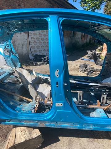 Стійка центральна, права 6131147050 TOYOTA
