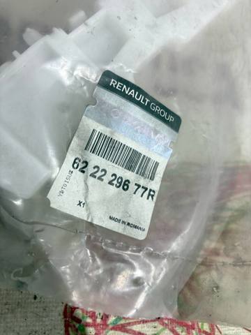 Кронштейн бампера переднього, зовнішній правий 622229677R RENAULT