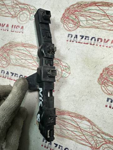 Ліве кріплення переднього бампера 622234EA0A NISSAN